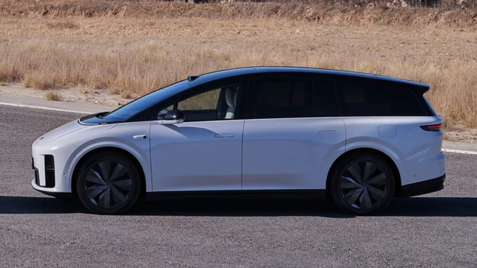 لی اتو i8