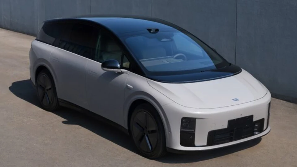 لی اتو i8