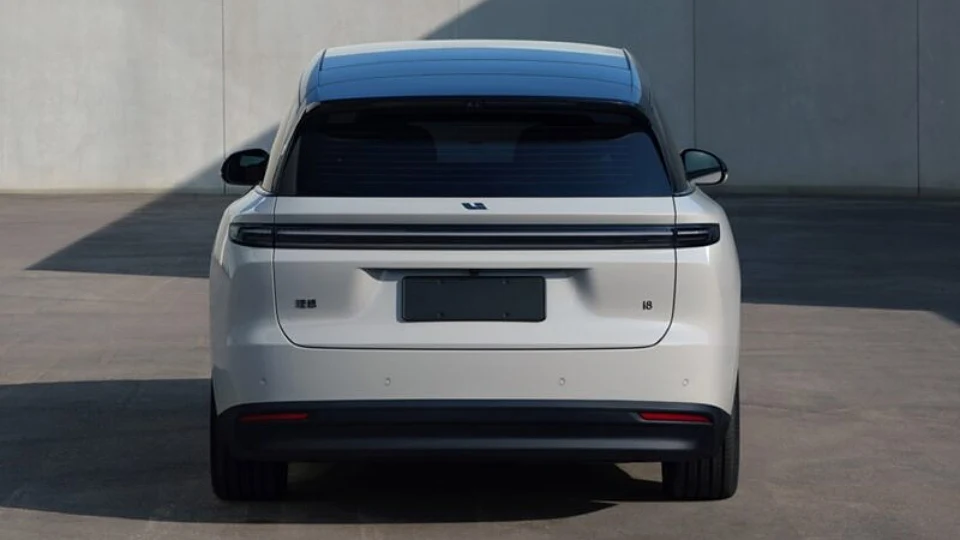 لی اتو i8